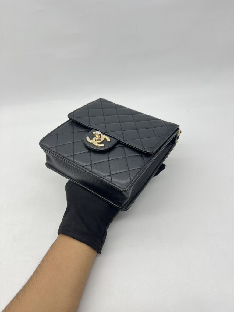 Chanel Chic Pearls Flap Black GHW
