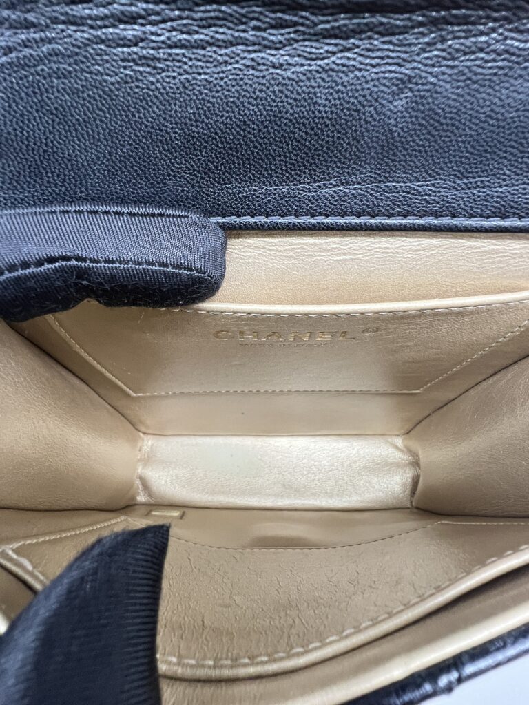 Chanel Chic Pearls Flap Black GHW