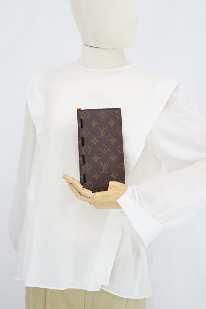 Louis Vuitton Hinge Brazza Monogram