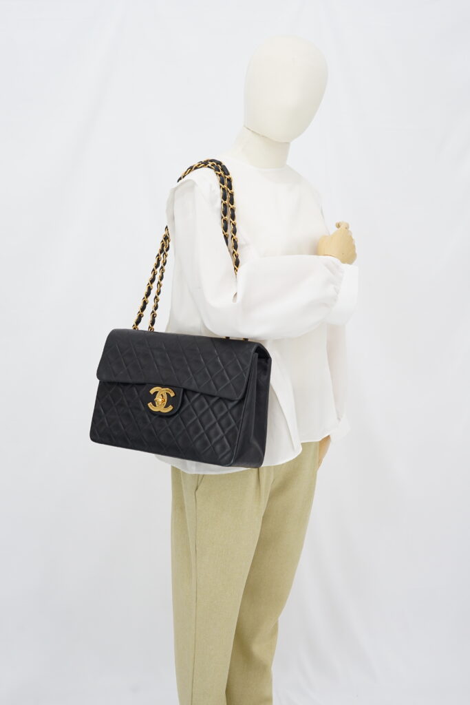 Chanel Classic Maxi Single Flap Lambskin Black GHW