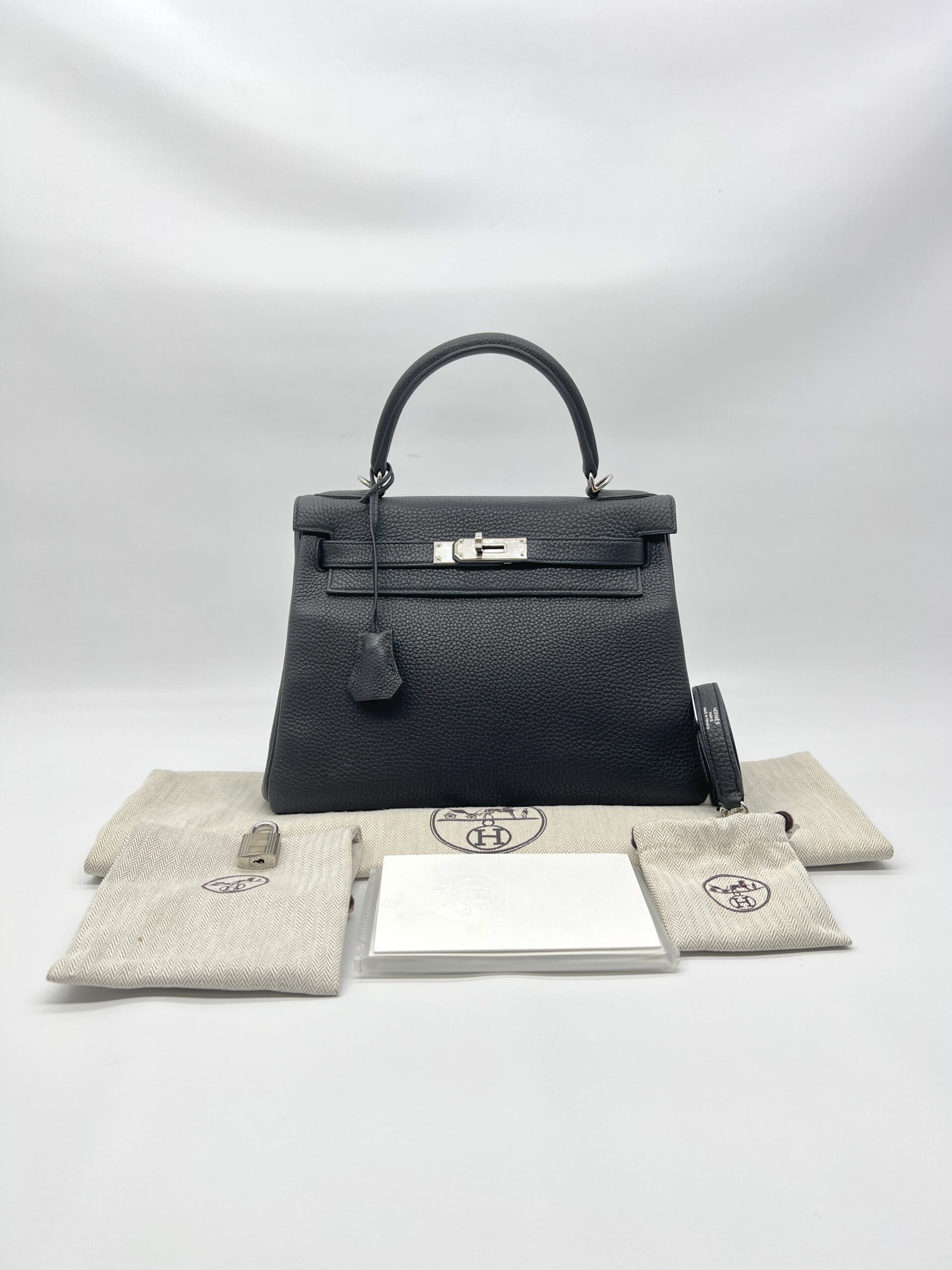 Hermes Kelly 28 Togo Noir PHW