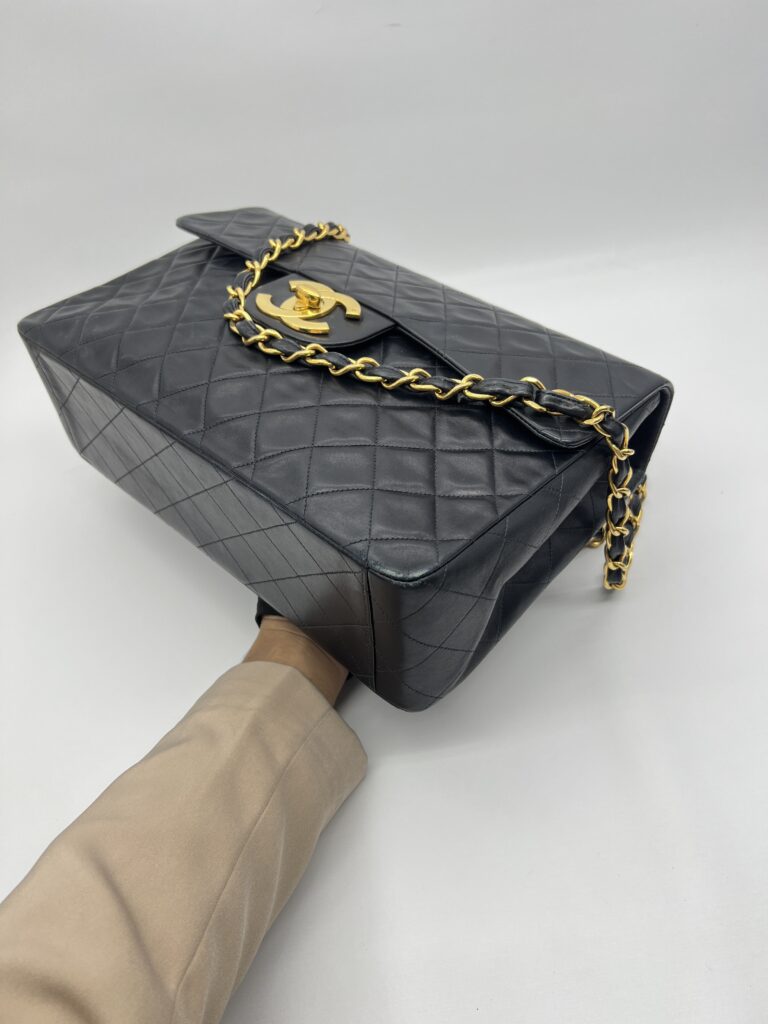 Chanel Classic Maxi Single Flap Lambskin Black GHW
