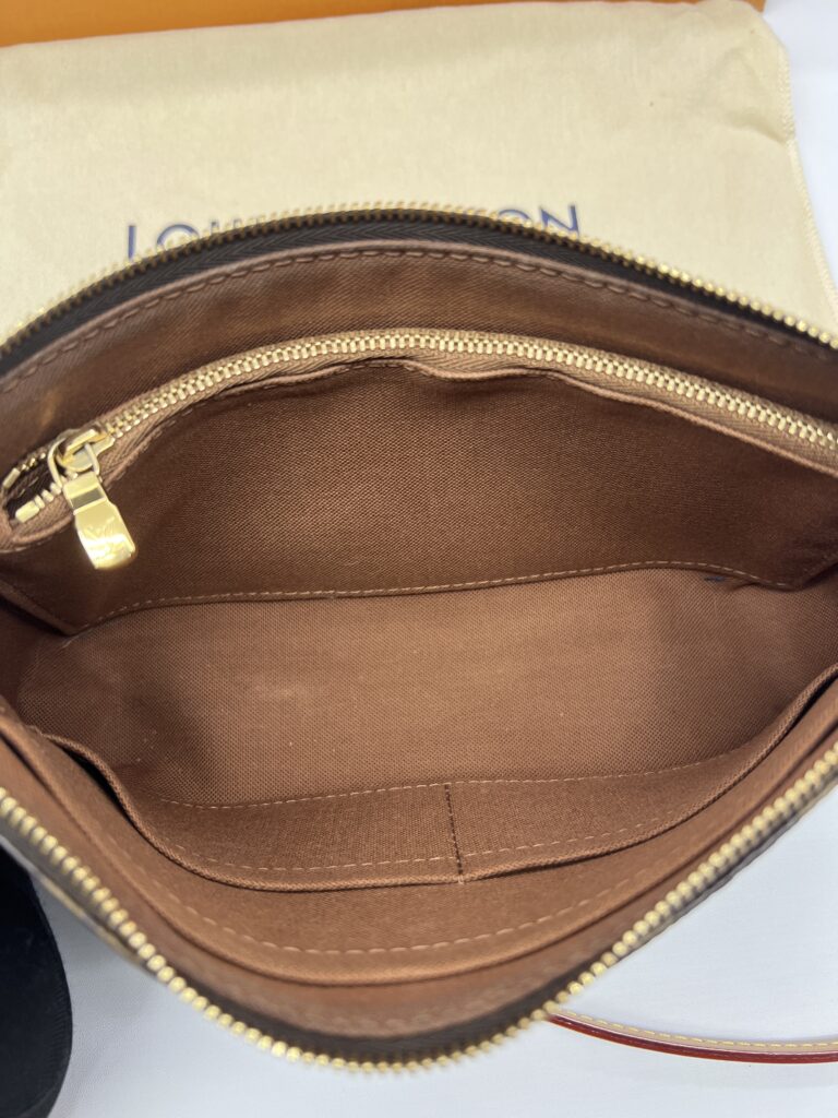 Louis Vuitton Pochette Accessoires Monogram GHW