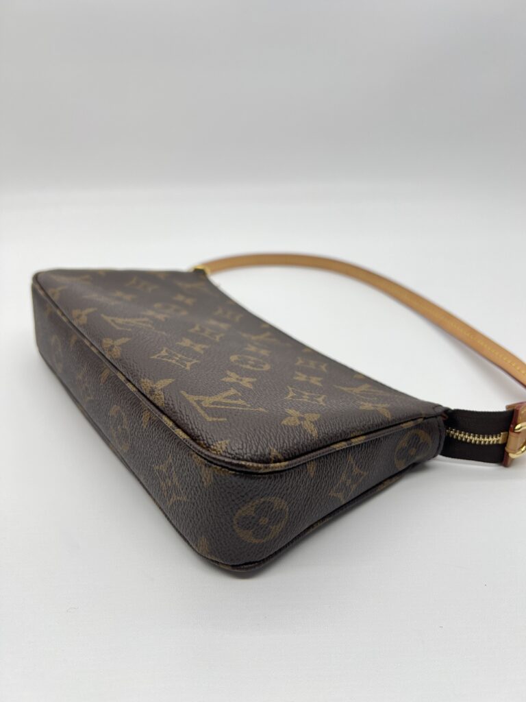 Louis Vuitton Pochette Accessoires Monogram GHW