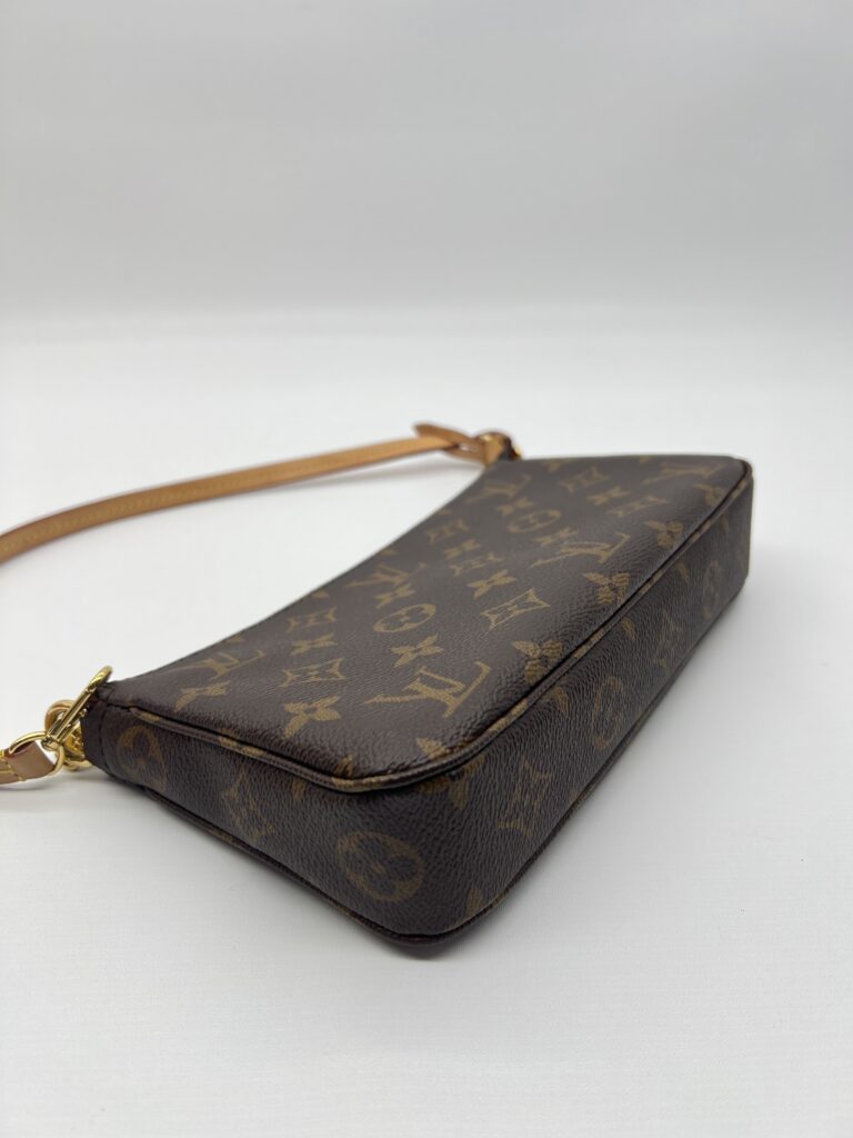 Louis Vuitton Pochette Accessoires Monogram GHW