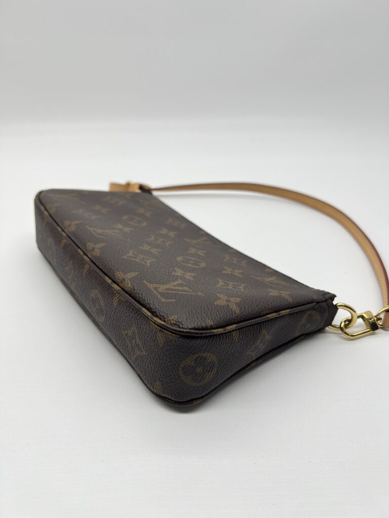 Louis Vuitton Pochette Accessoires Monogram GHW