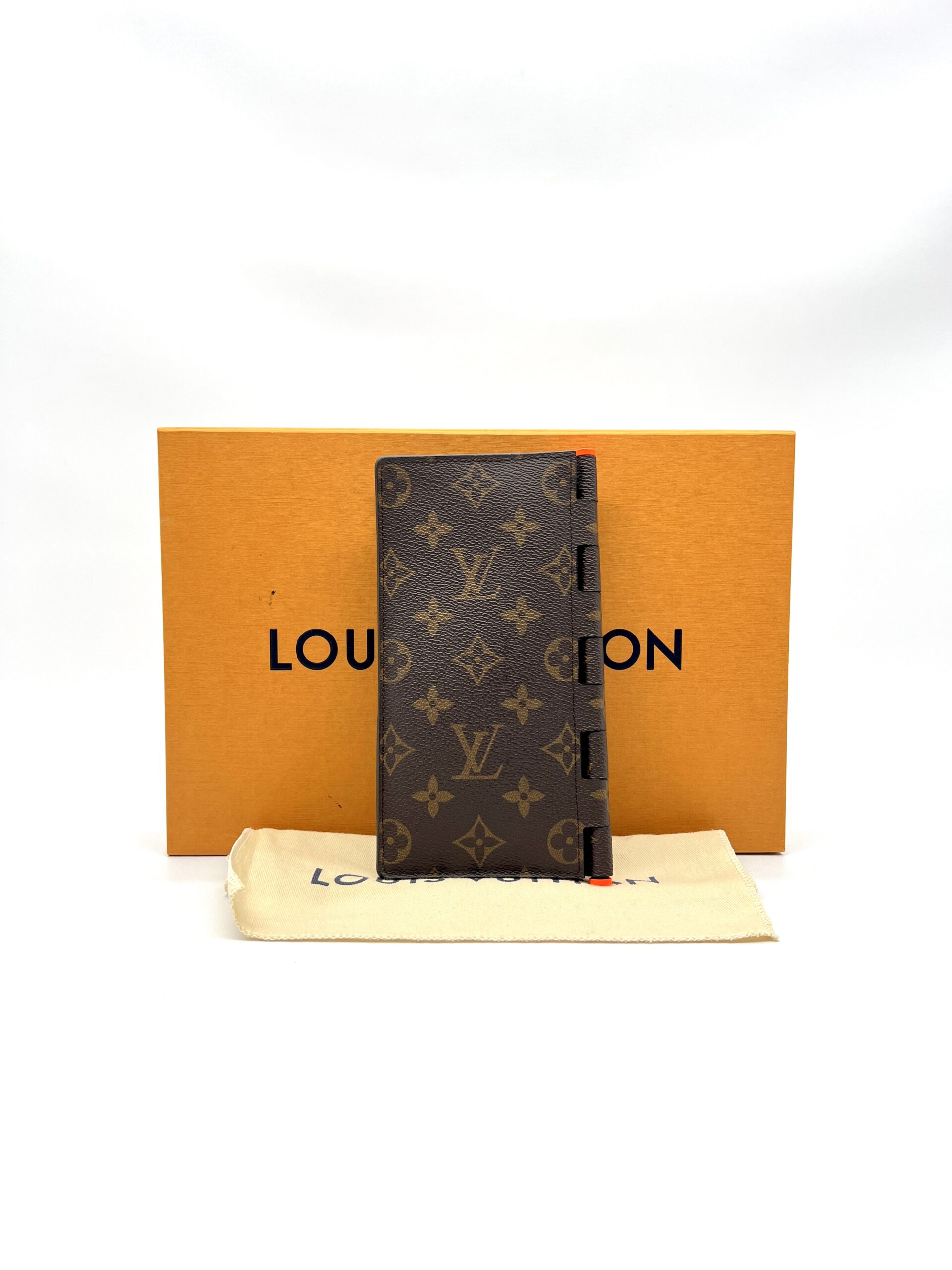Louis Vuitton Hinge Brazza Monogram