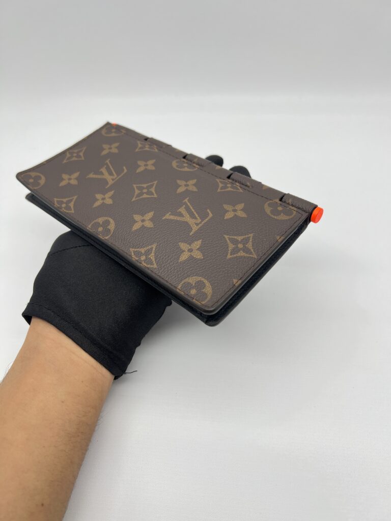 Louis Vuitton Hinge Brazza Monogram