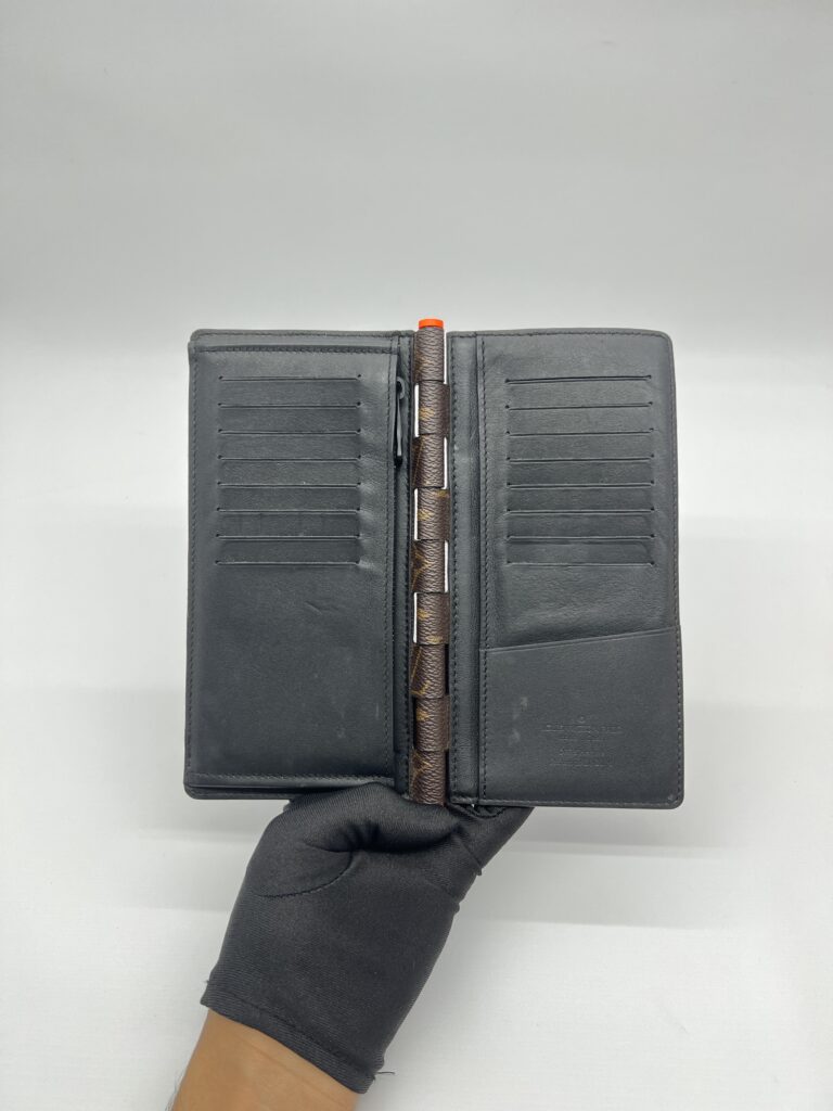 Louis Vuitton Hinge Brazza Monogram