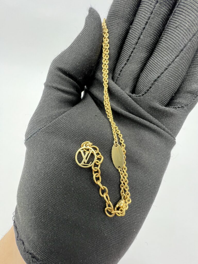 Louis Vuitton Essential V Necklace Gold Tone