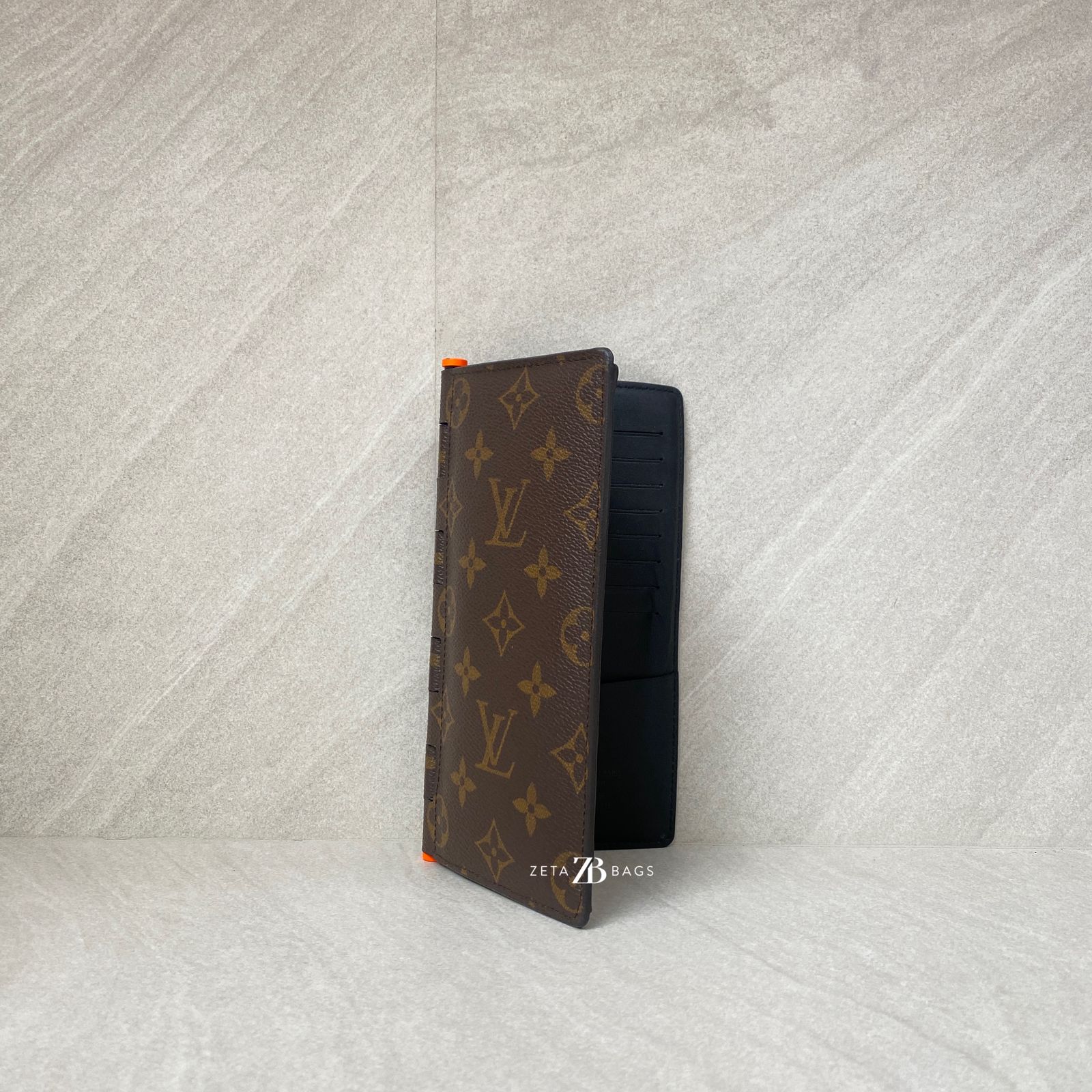 Louis Vuitton Hinge Brazza Monogram