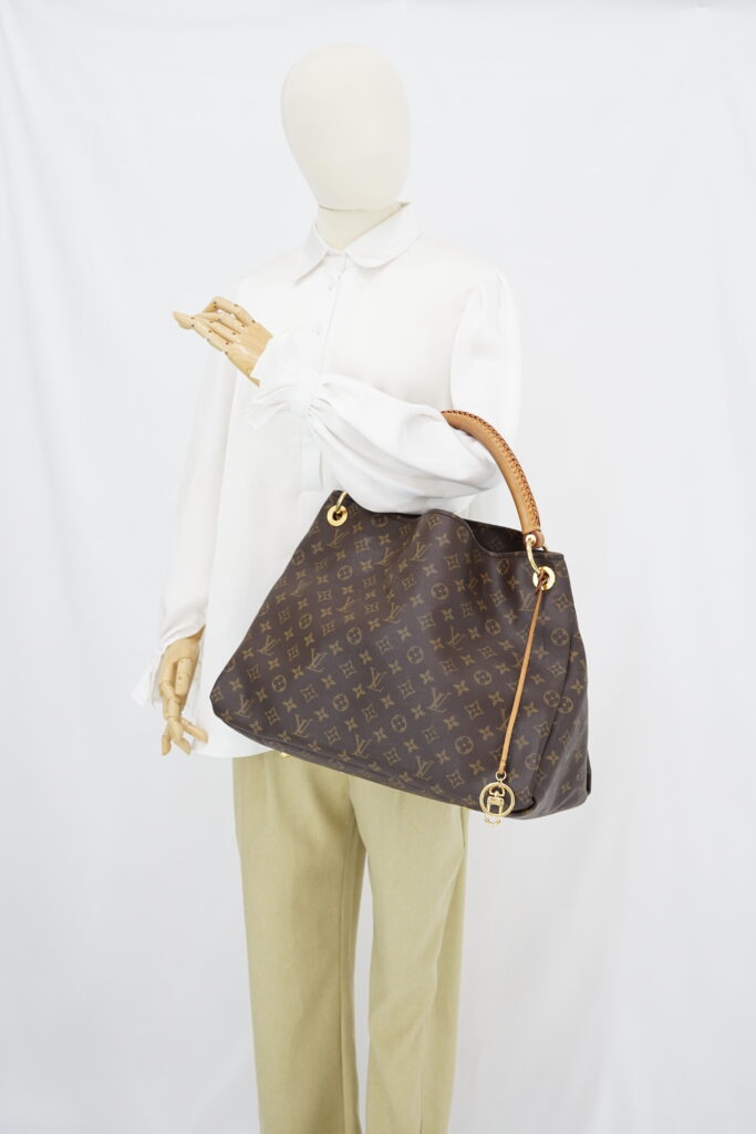 Louis Vuitton Artsy GM Monogram GHW