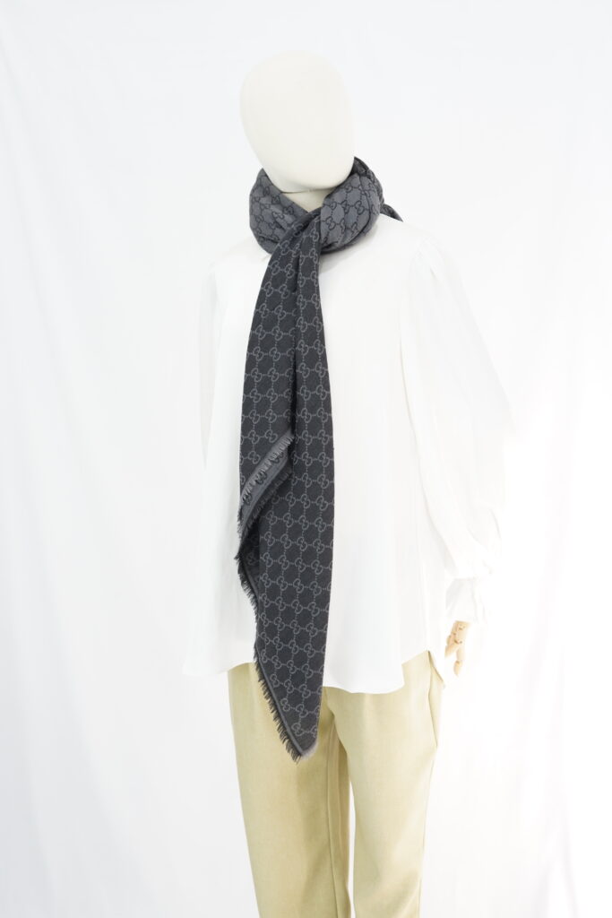 Gucci Scraves Grey