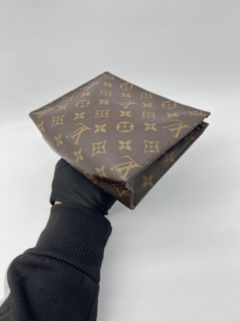 Louis Vuitton Toiletry 19 Monogram GHW