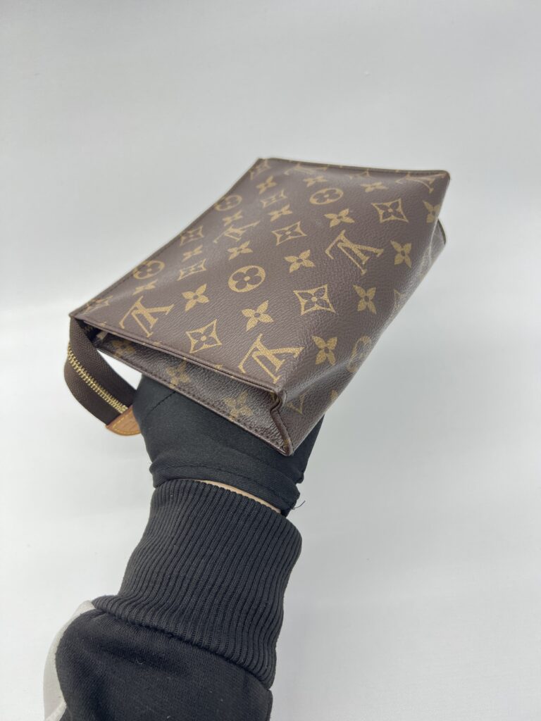 Louis Vuitton Toiletry 19 Monogram GHW