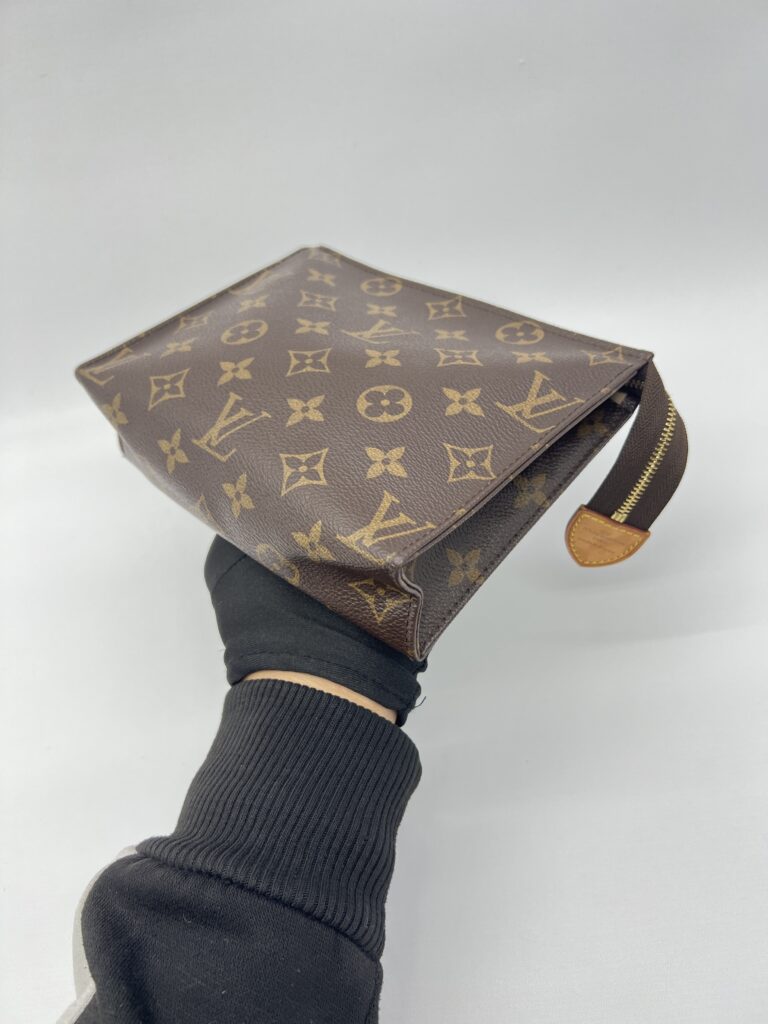 Louis Vuitton Toiletry 19 Monogram GHW