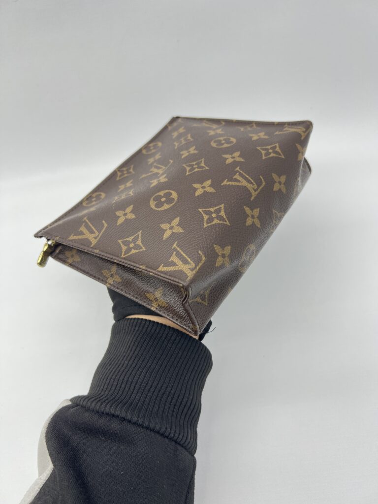 Louis Vuitton Toiletry 19 Monogram GHW