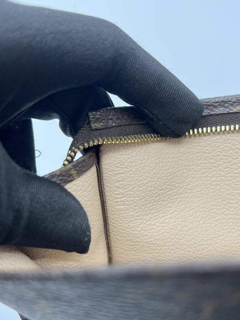 Louis Vuitton Toiletry 19 Monogram GHW