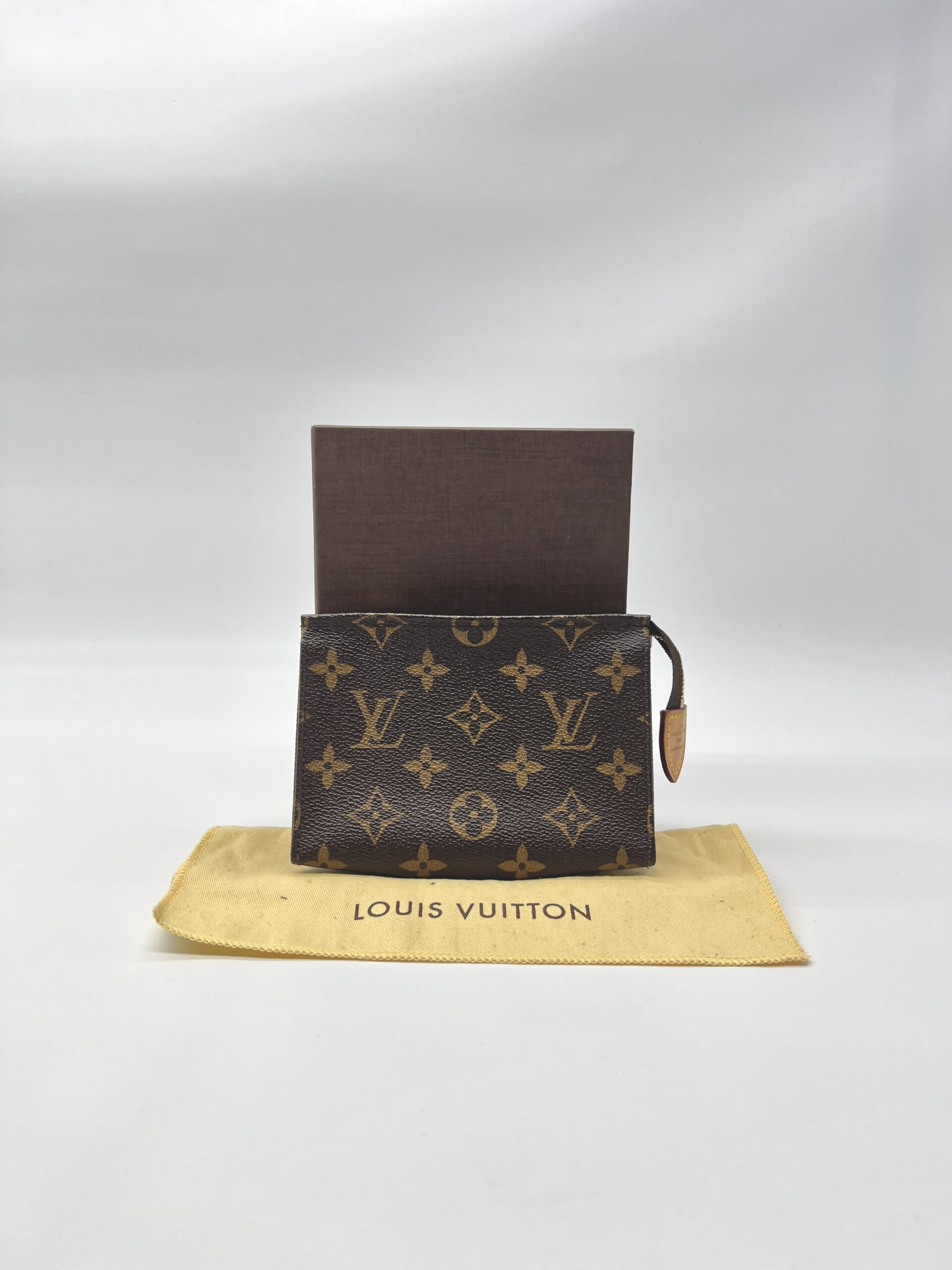 Louis Vuitton Toiletry 15 Monogram GHW