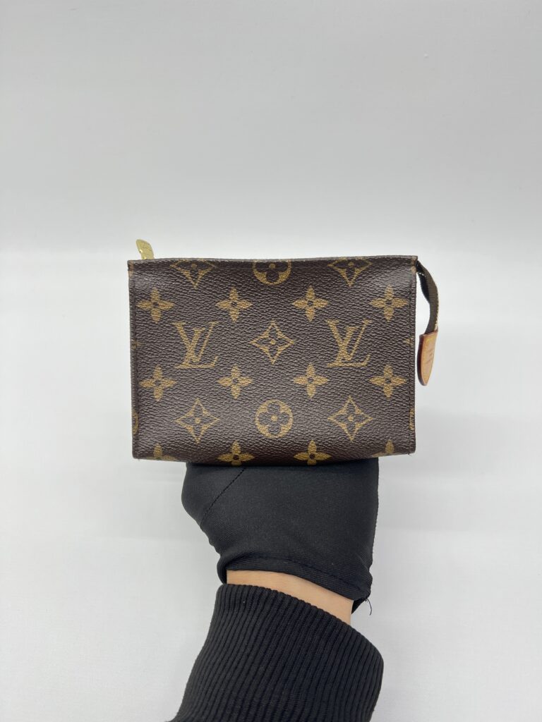 Louis Vuitton Toiletry 15 Monogram GHW