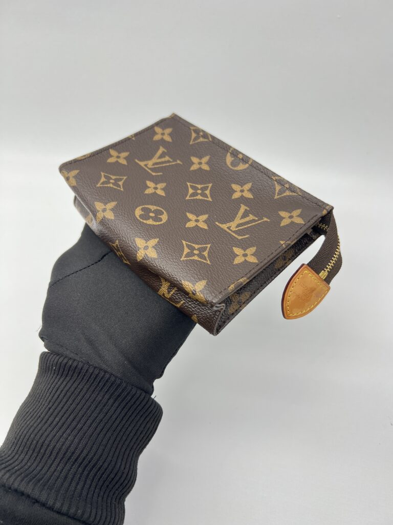 Louis Vuitton Toiletry 15 Monogram GHW