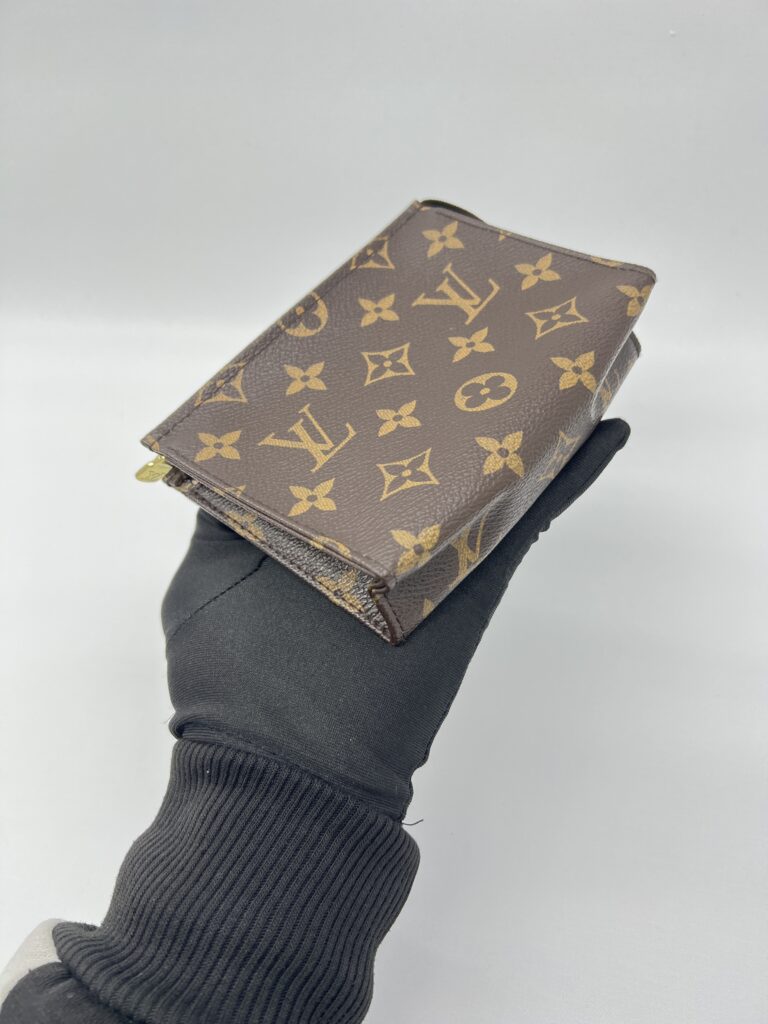 Louis Vuitton Toiletry 15 Monogram GHW