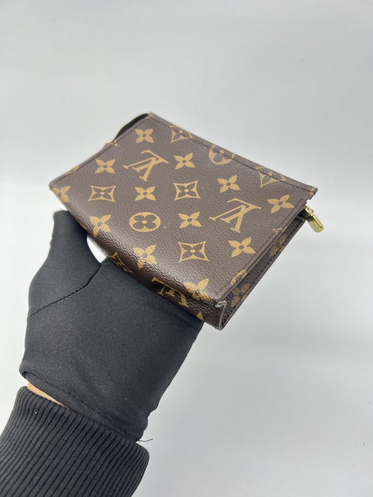 Louis Vuitton Toiletry 15 Monogram GHW