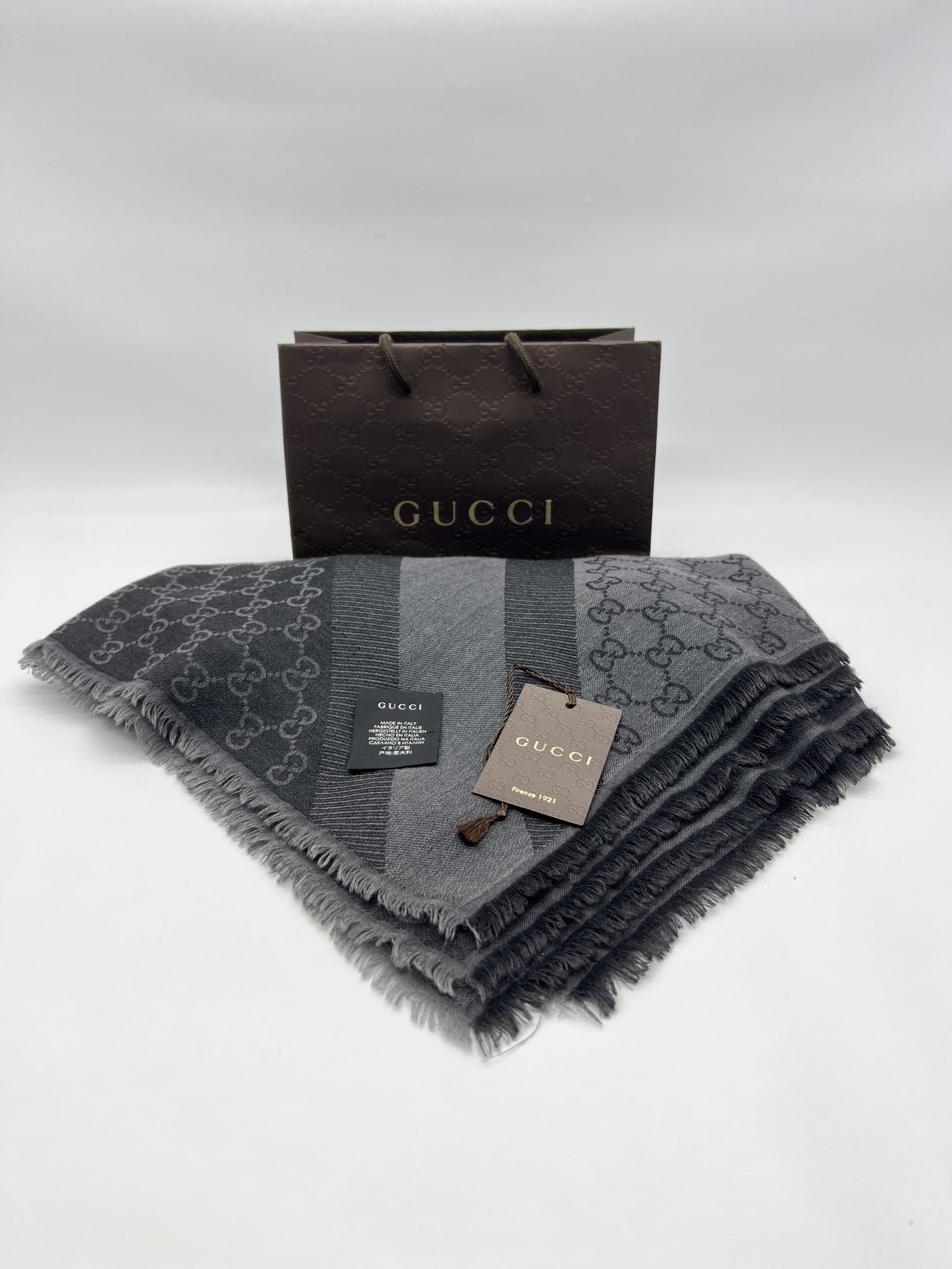 Gucci Scraves Grey