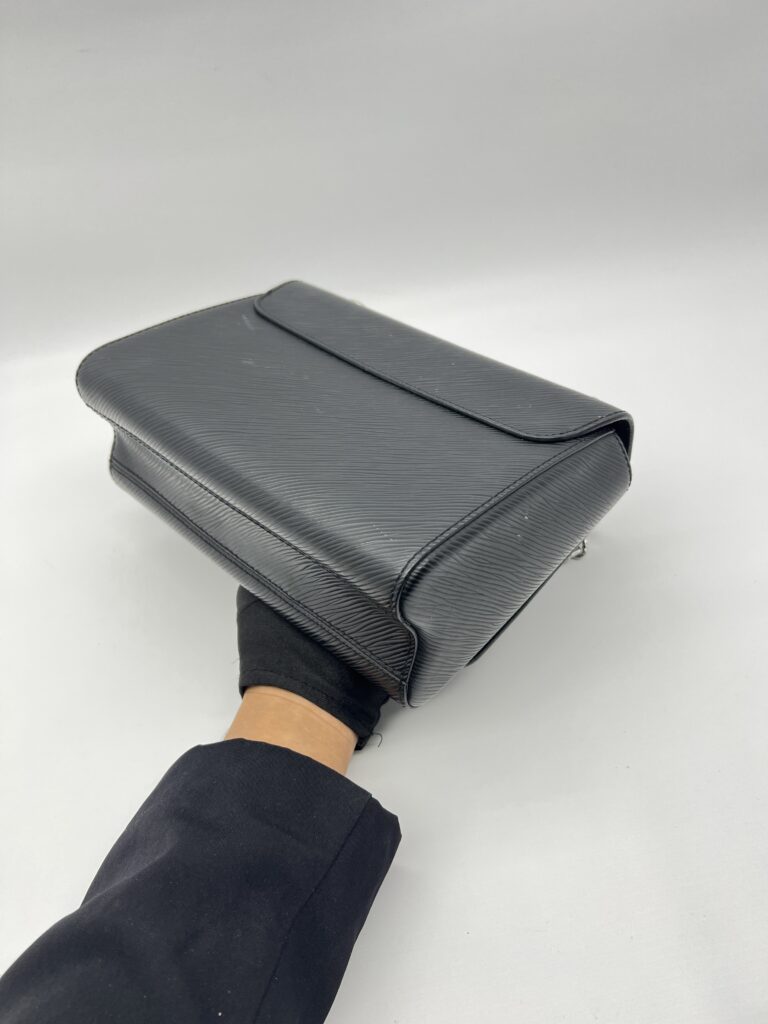 Louis Vuitton Twist MM Epi Black SHW