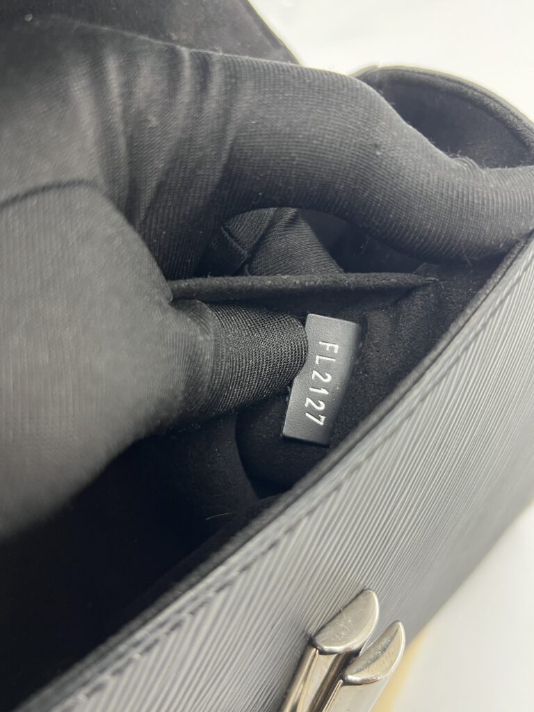 Louis Vuitton Twist MM Epi Black SHW
