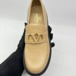 Valentino Garavani Vlogo Beige Black