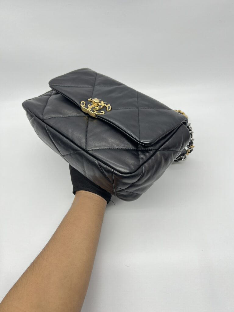 Chanel C19 Small Black GHW