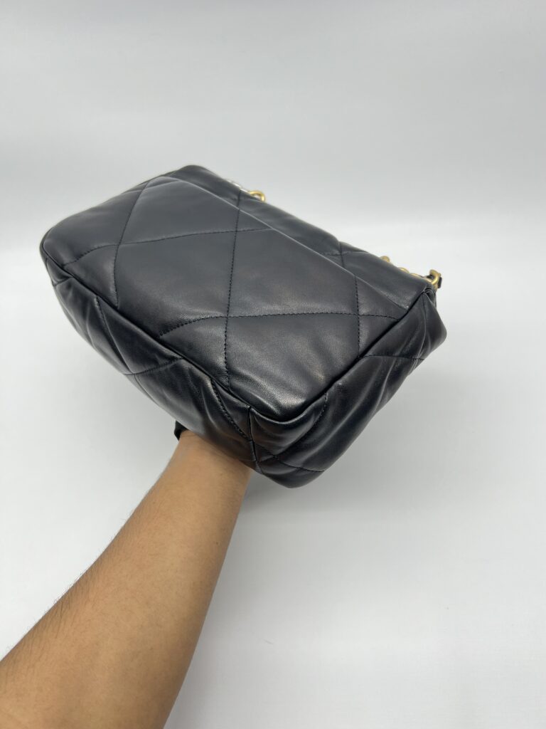 Chanel C19 Small Black GHW