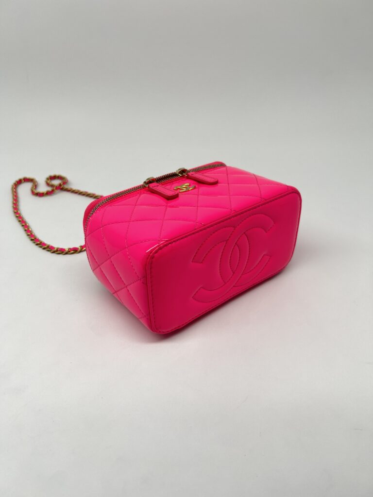 Chanel Vanity Pearl Crush Chain Vernis Neon Pink GHW