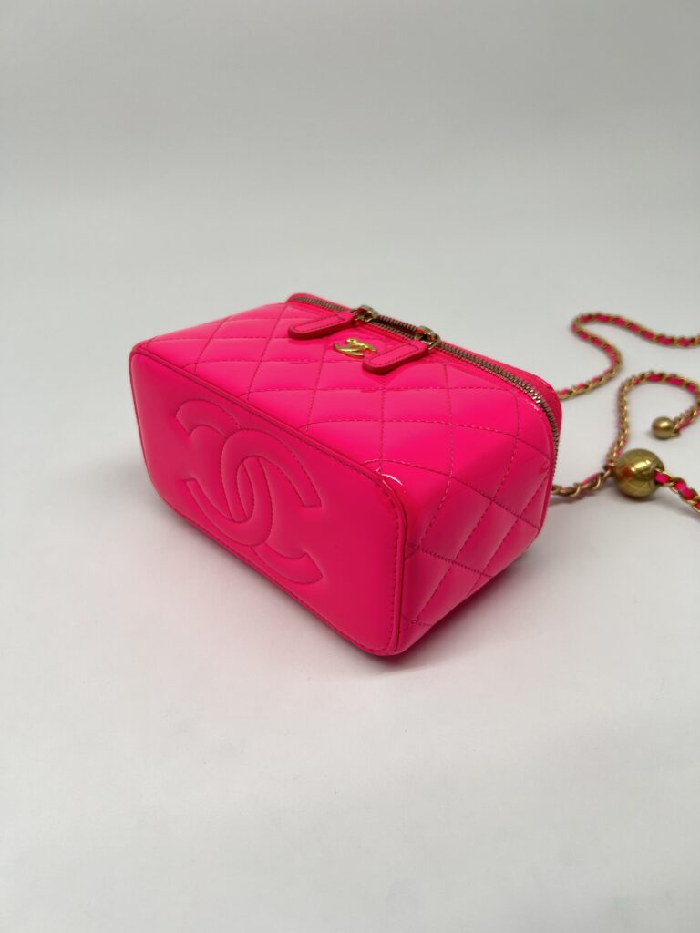 Chanel Vanity Pearl Crush Chain Vernis Neon Pink GHW