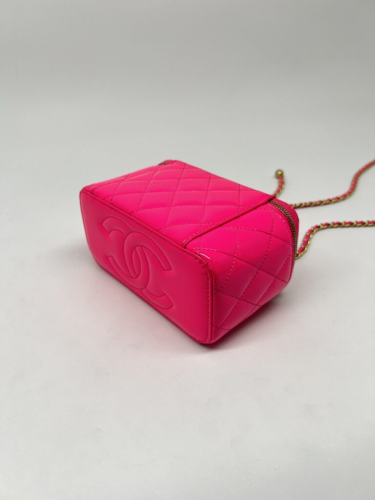 Chanel Vanity Pearl Crush Chain Vernis Neon Pink GHW