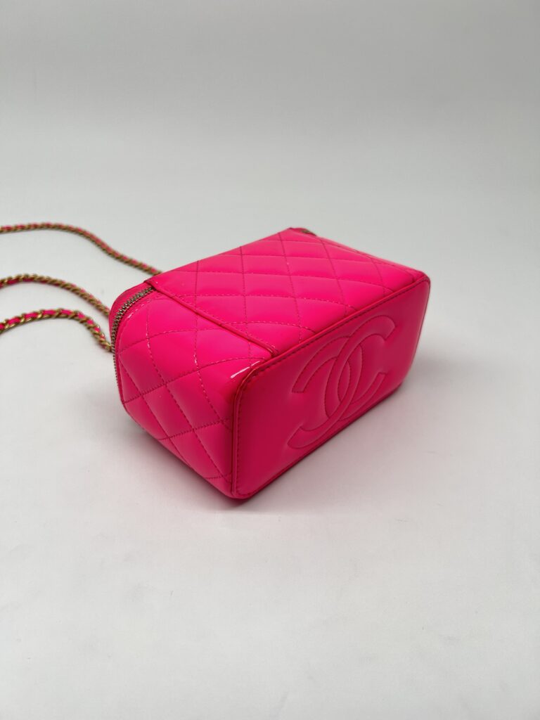 Chanel Vanity Pearl Crush Chain Vernis Neon Pink GHW