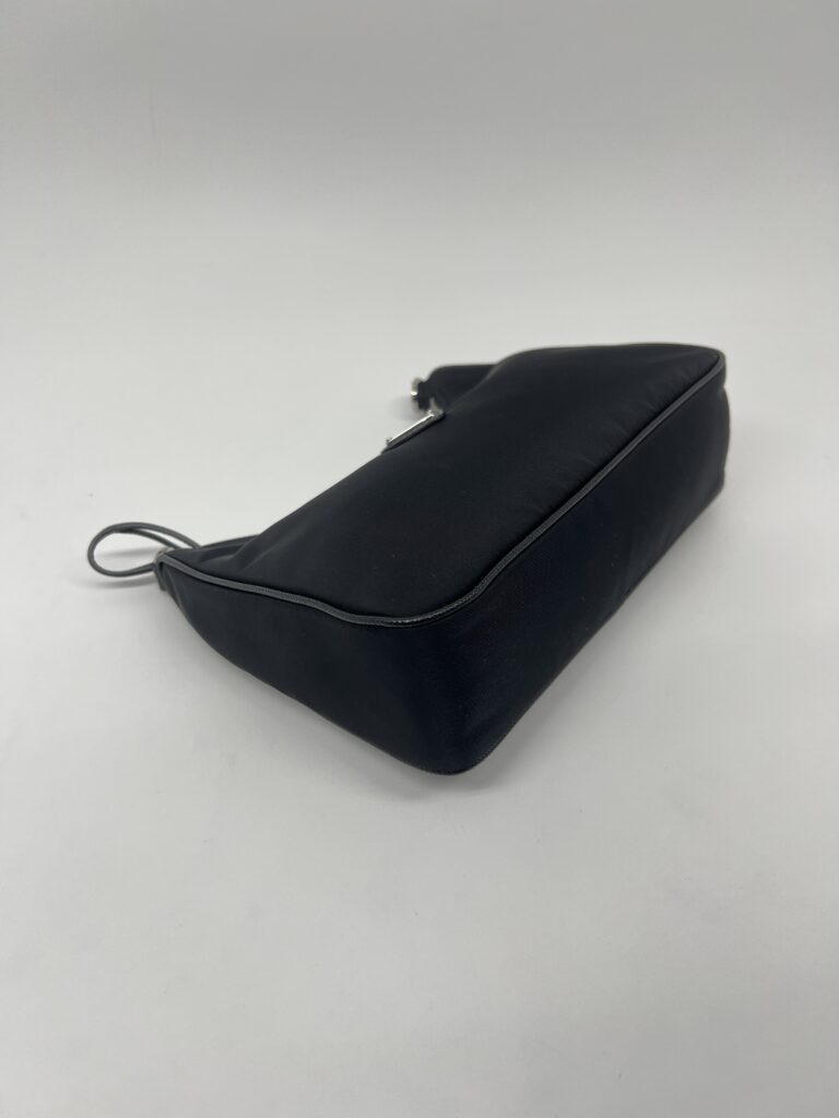 Prada Re-Edition 2005 Saffiano Bianco Nero SHW
