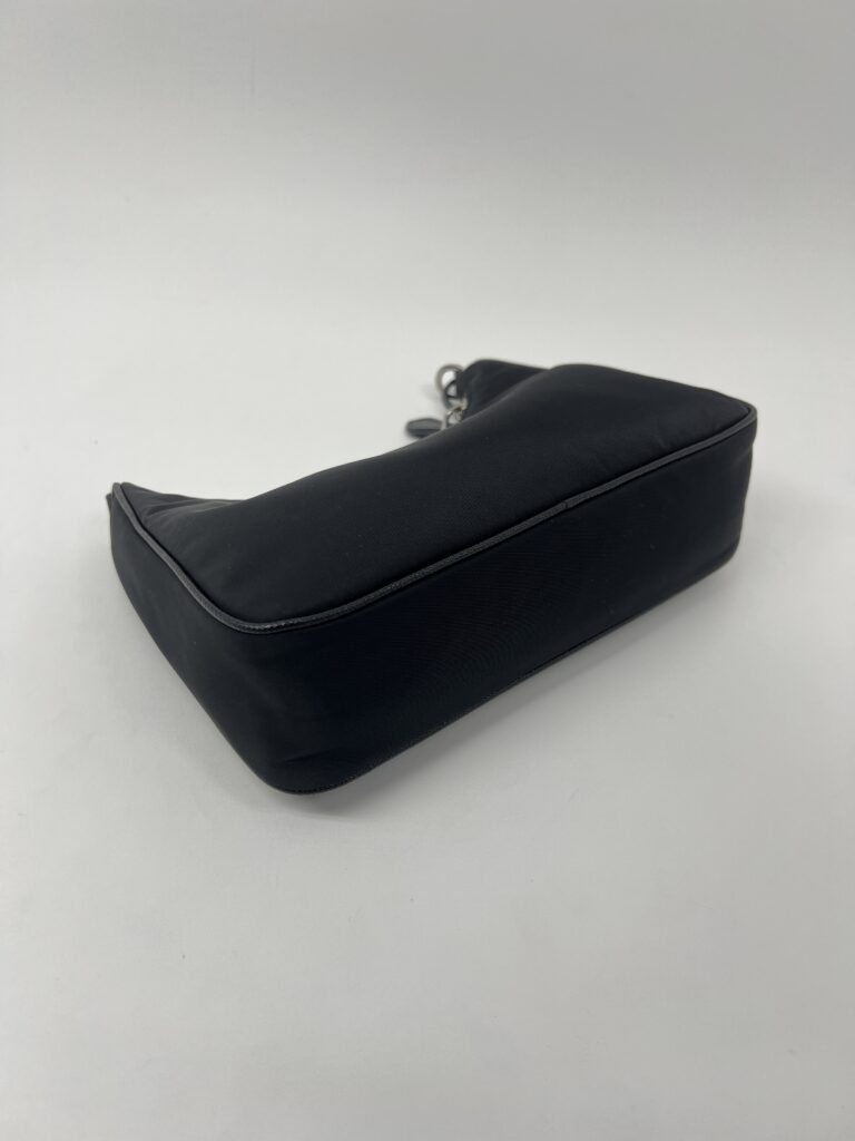 Prada Re-Edition 2005 Saffiano Bianco Nero SHW