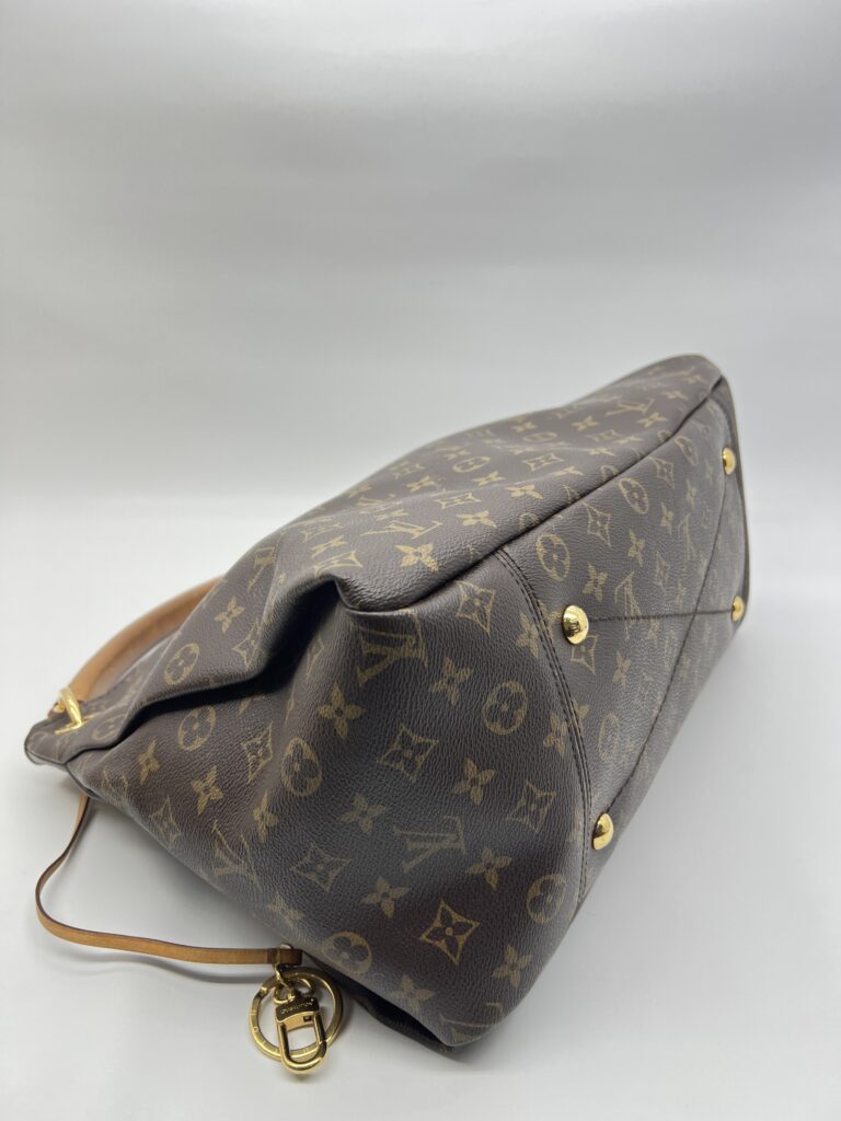 Louis Vuitton Artsy GM Monogram GHW
