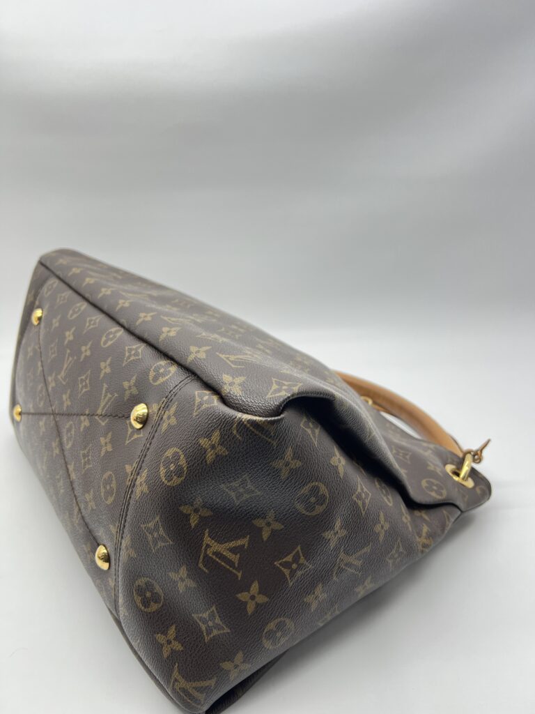Louis Vuitton Artsy GM Monogram GHW