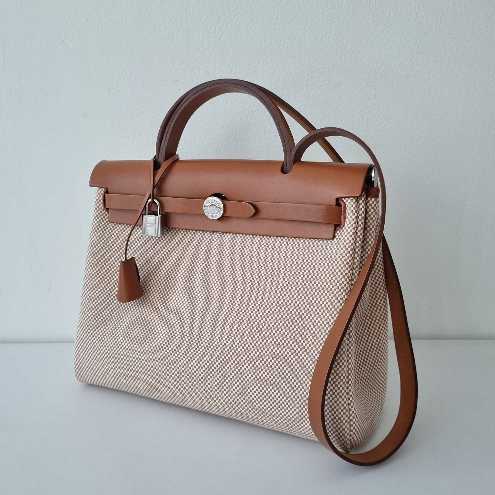 Hermès Her Bag 31 Viking Vache Ecru/Gold Palladium Hardware