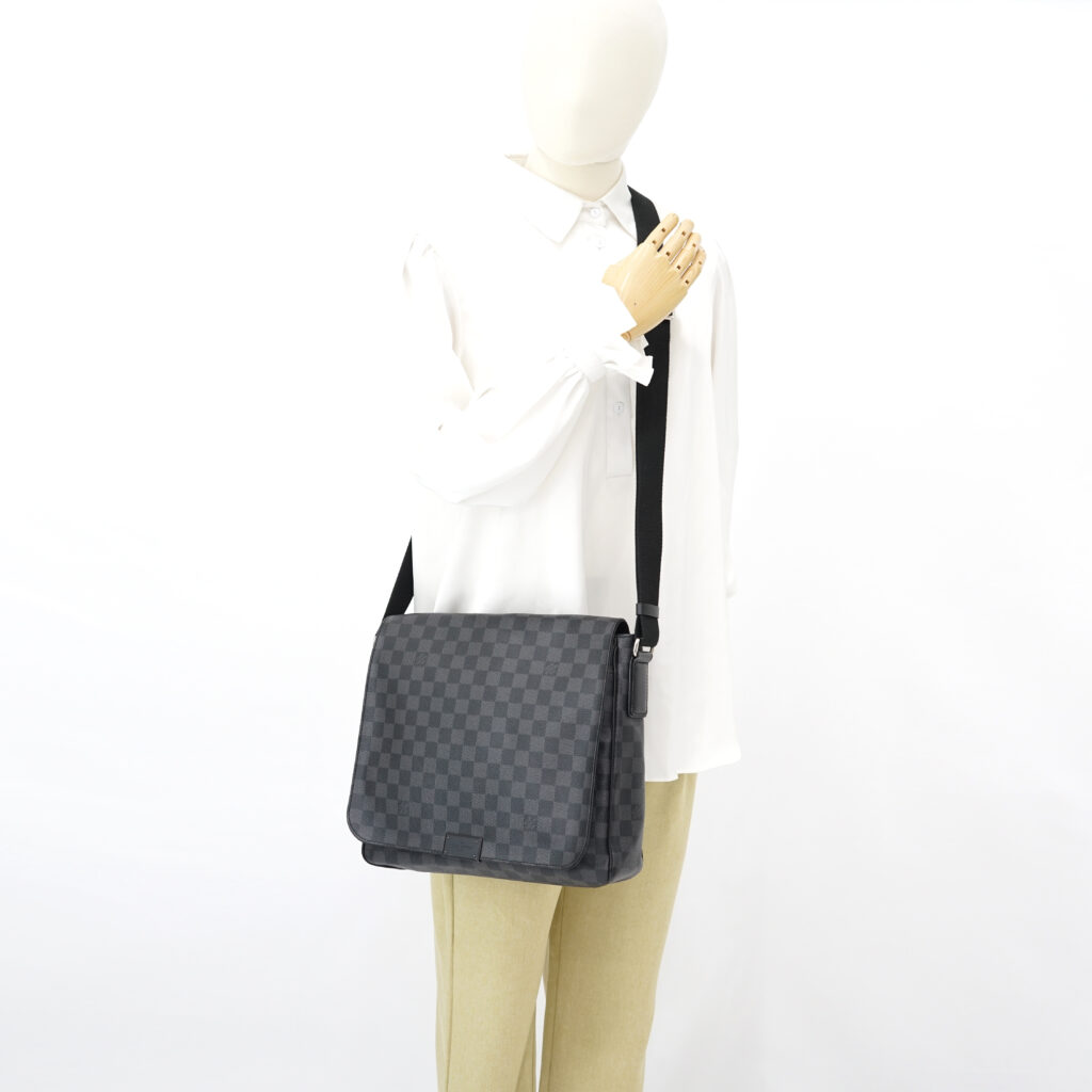 Louis Vuitton District Messenger Damier Graphite SHW