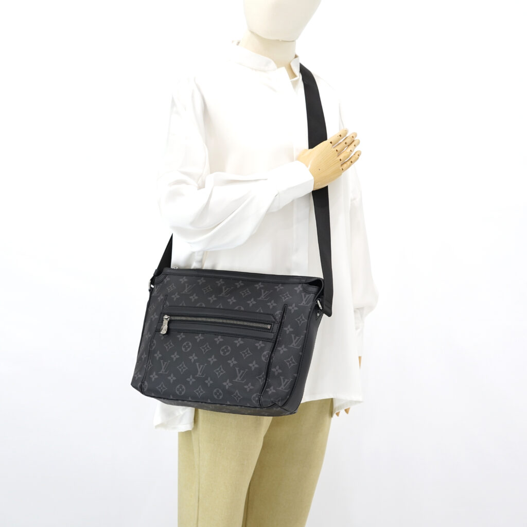 Louis Vuitton Odyssey Mesengger Monogram Eclipse SHW