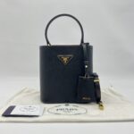 Prada Pannier Bucket Bag Saffiano Cuir Nero/Fuoco