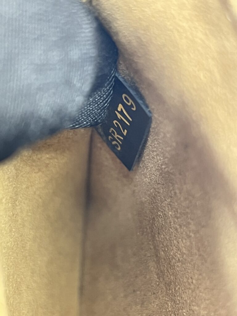 Louis Vuitton Twist MM Epi Black Brown GHW