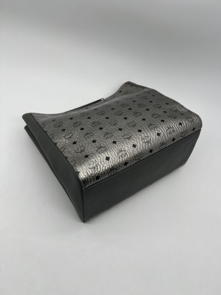 MCM Medium Hobo Metallic Visetos Silver SHW