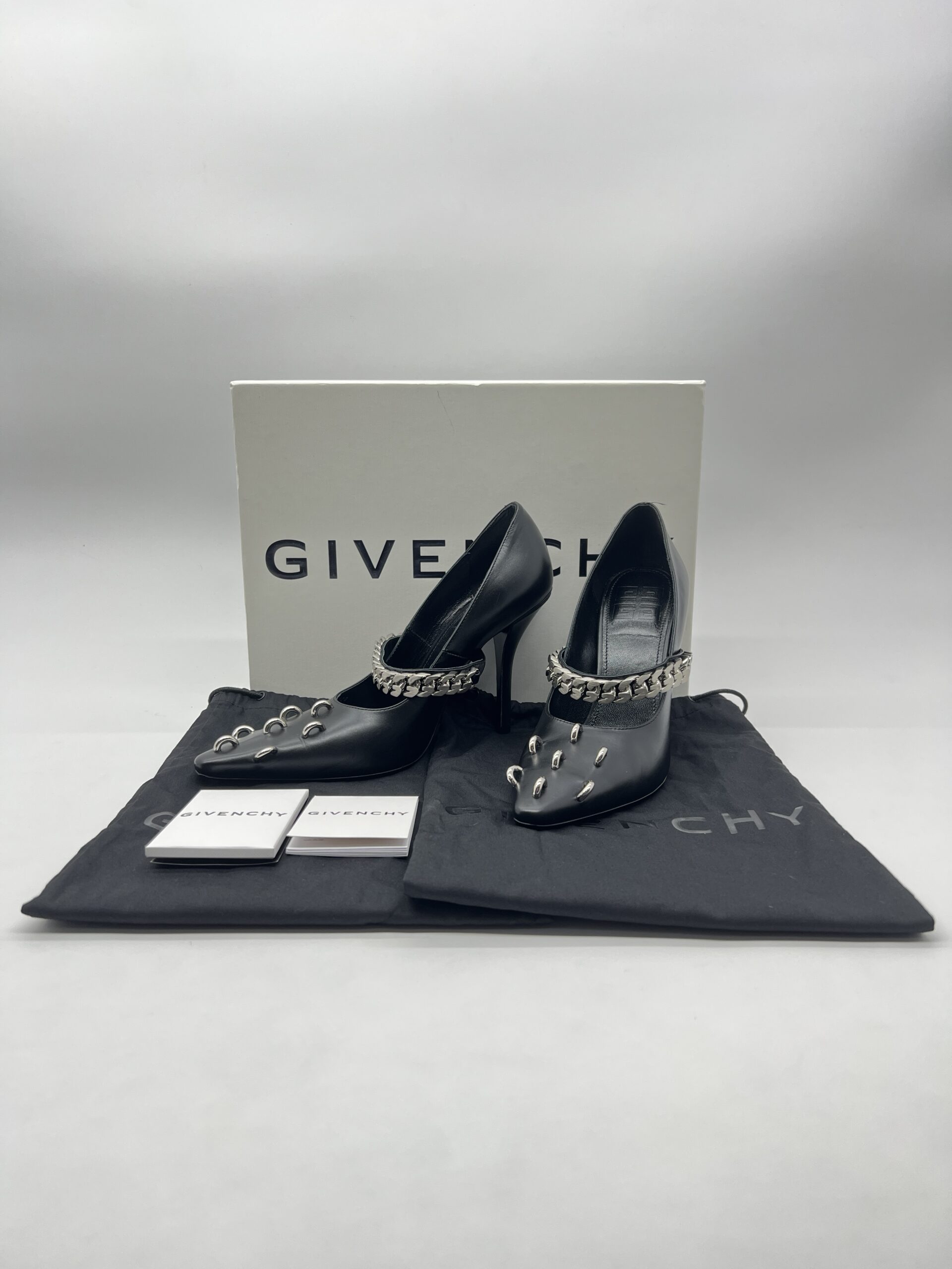 Givenchy Pumps With Chain Black