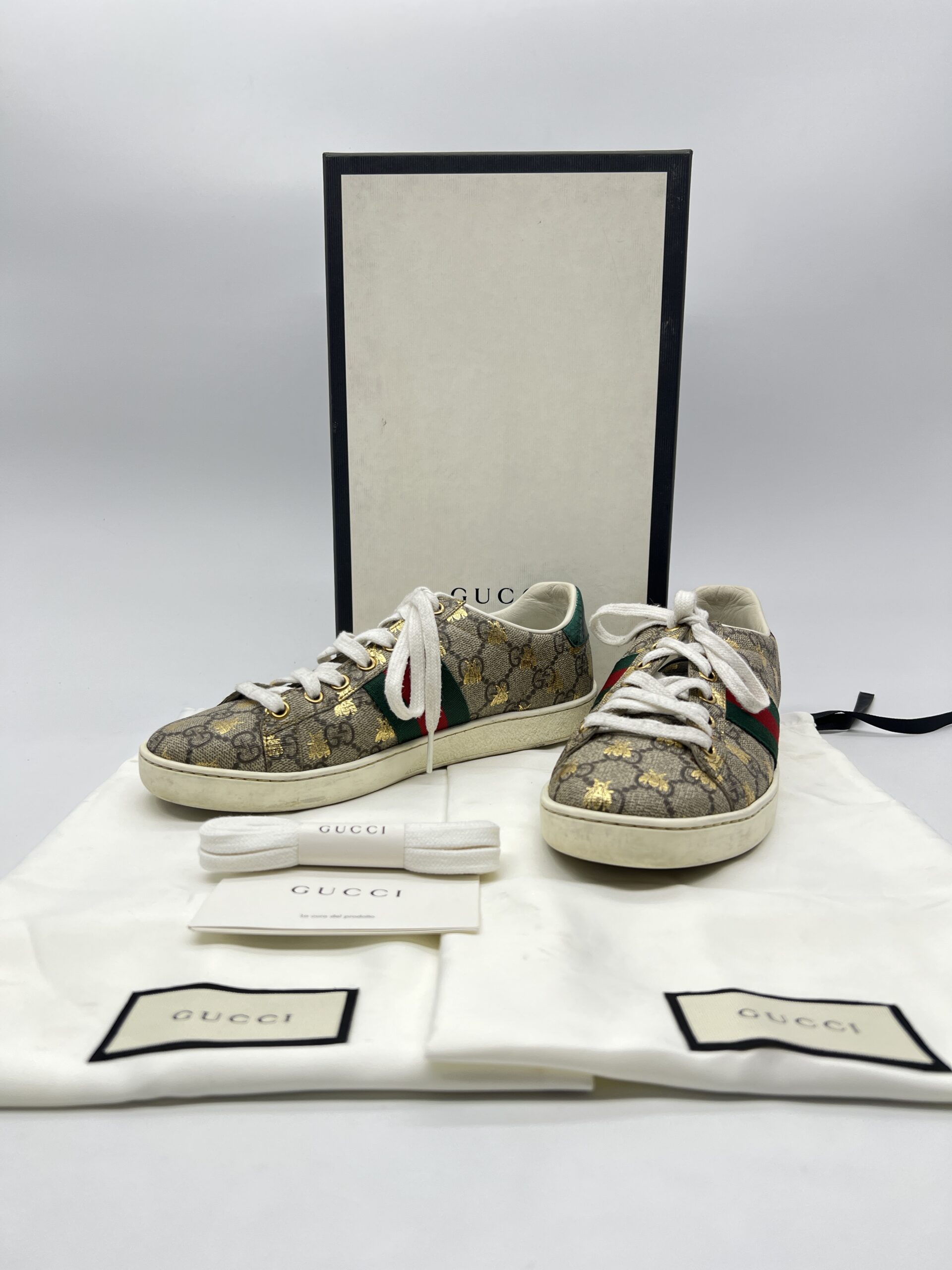 Gucci Ace Sneakers GG Supreme Bee