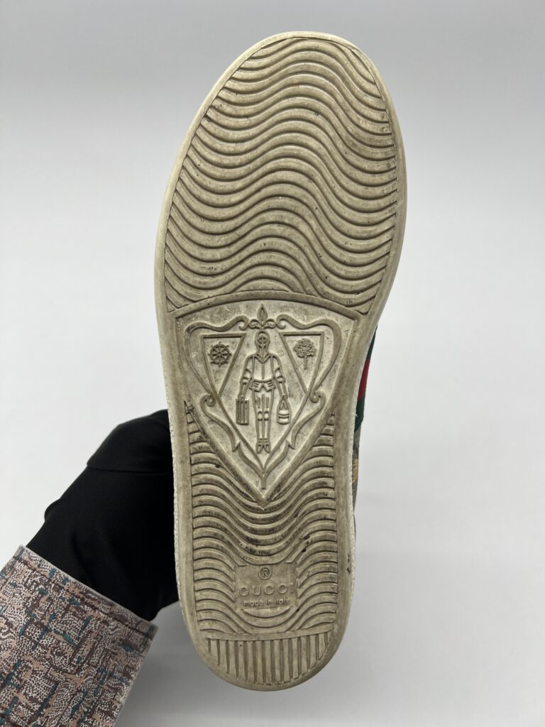 Gucci Ace Sneakers GG Supreme Bee
